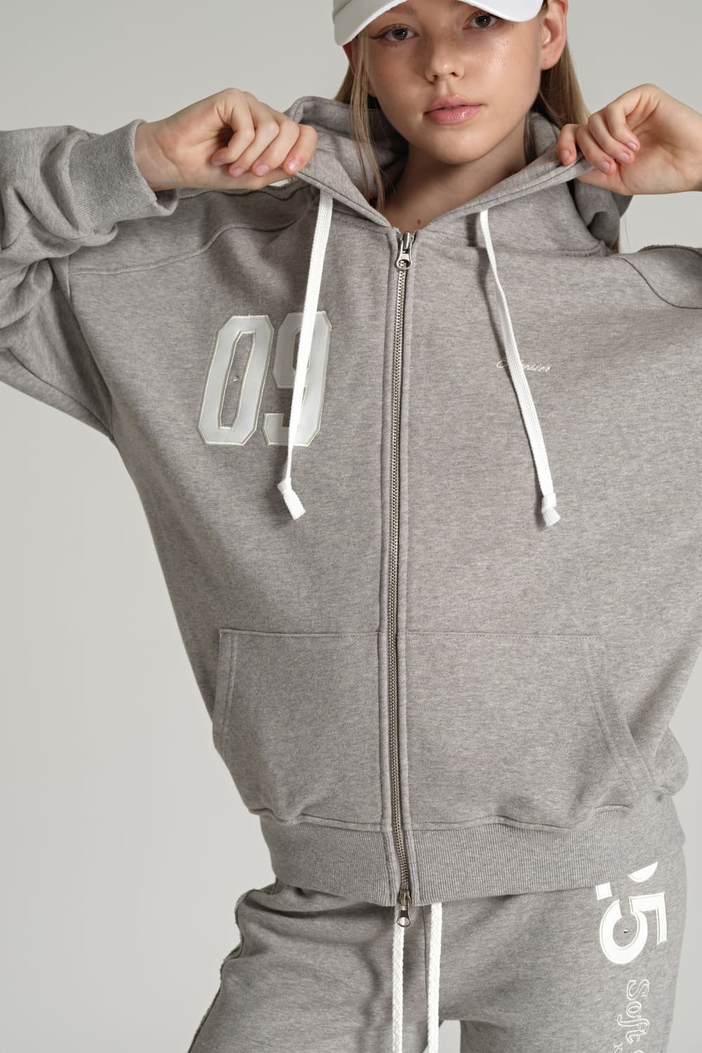 클리시어 kleesier 09 넘버링 후드집업 그레이 상품이미지1