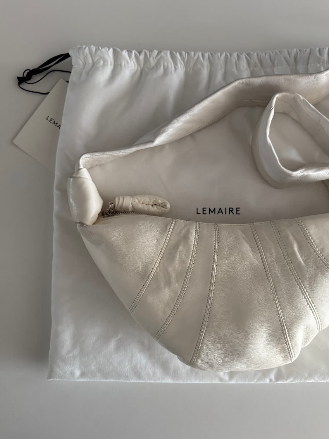 르메르 크루아상백 스몰 소프트나파 화이트 상품이미지2