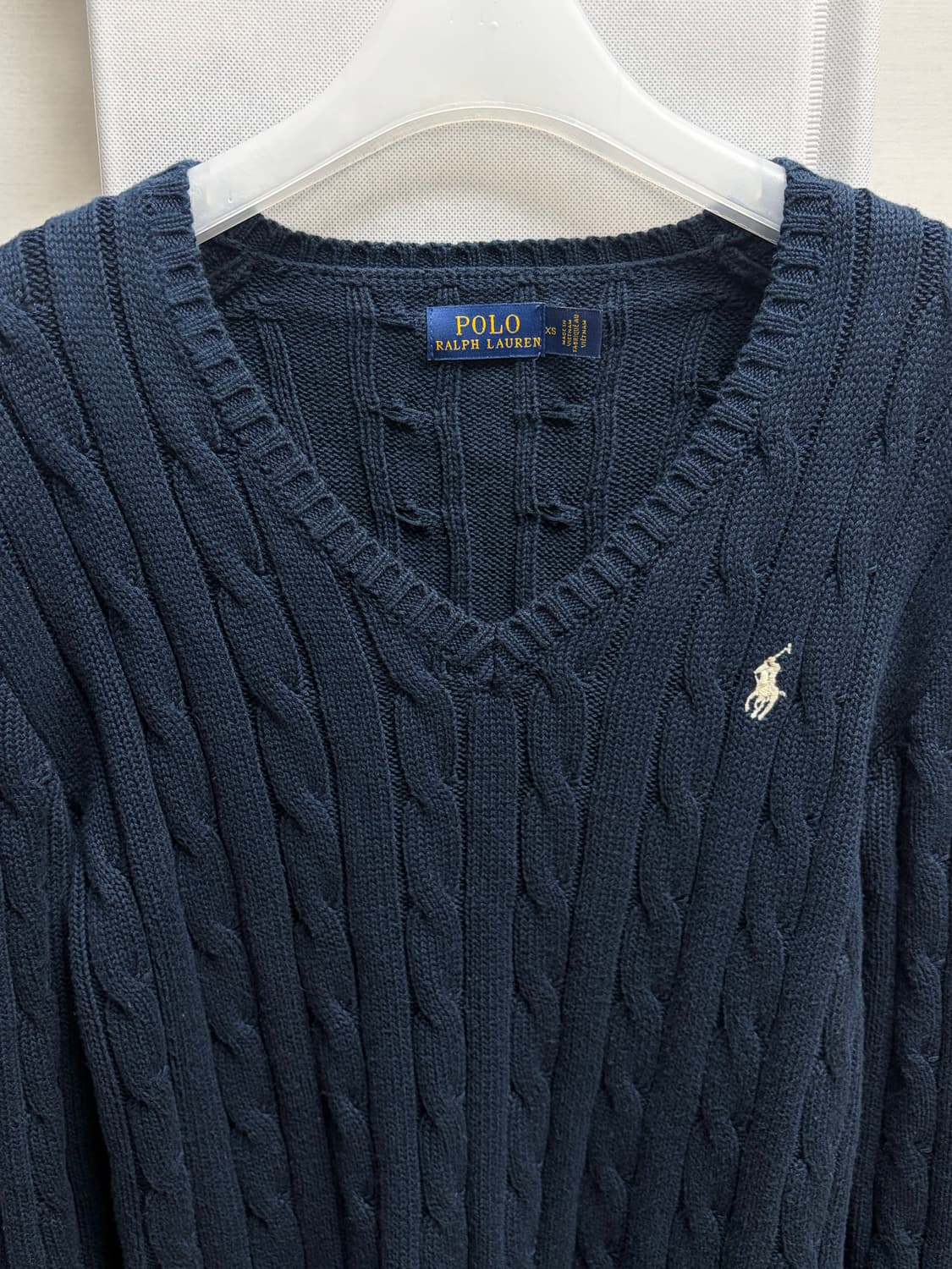 폴로 브이넥 니트 (네이비) 상품이미지3