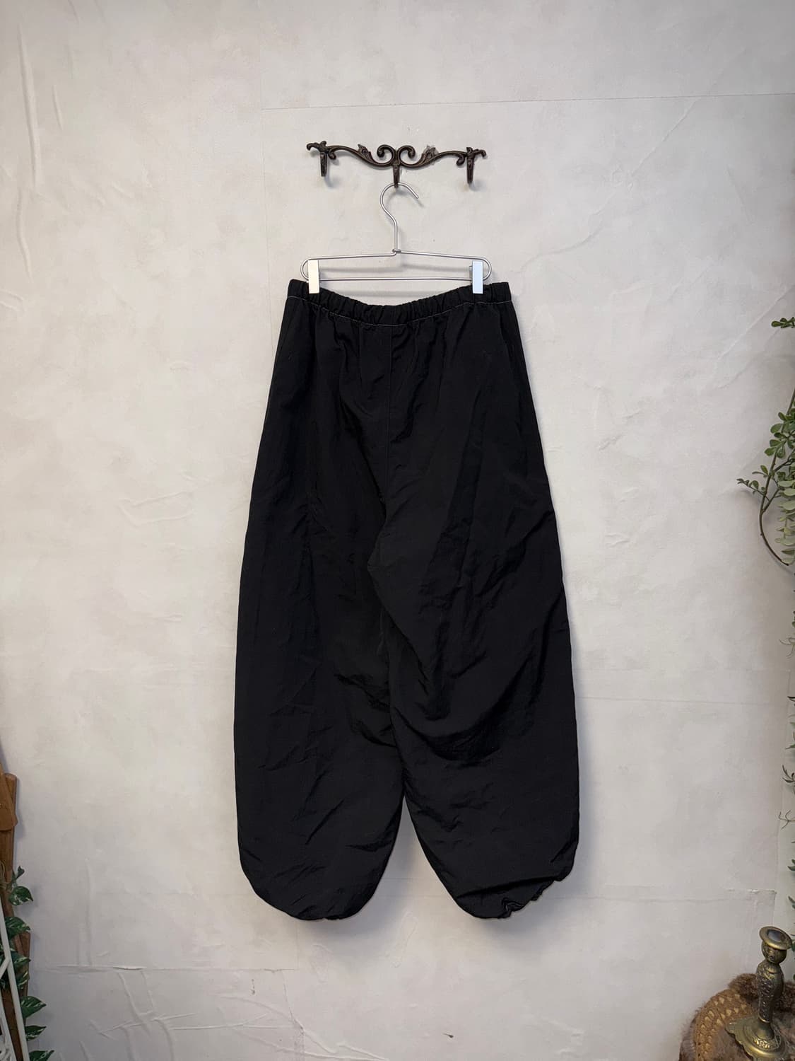 Adidas Originals parachute pants black 상품이미지4