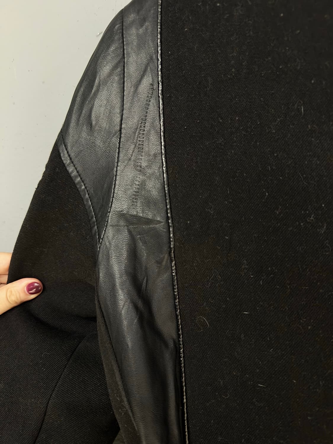 Ozz Croce 벨티드 디테일 레더 포인트 하이넥 자켓 상품이미지7