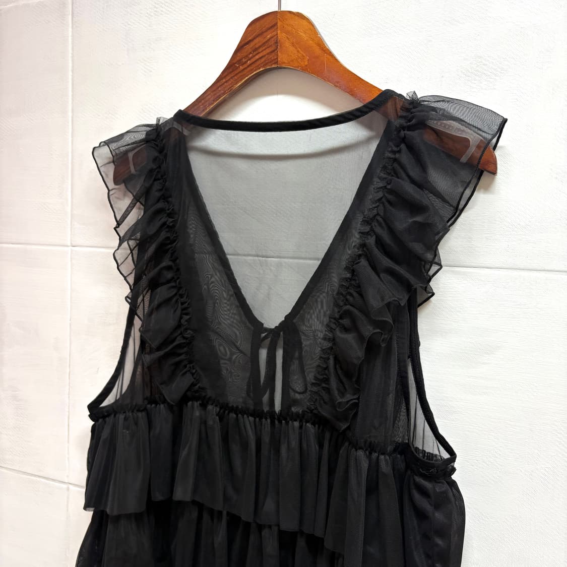 Rivietta 블랙 시스루 프릴 리본 베스트  상품이미지6