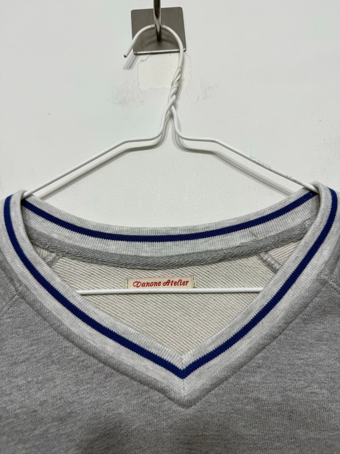 반원 아뜰리에 브이넥 맨투맨 티셔츠 free 상품이미지3