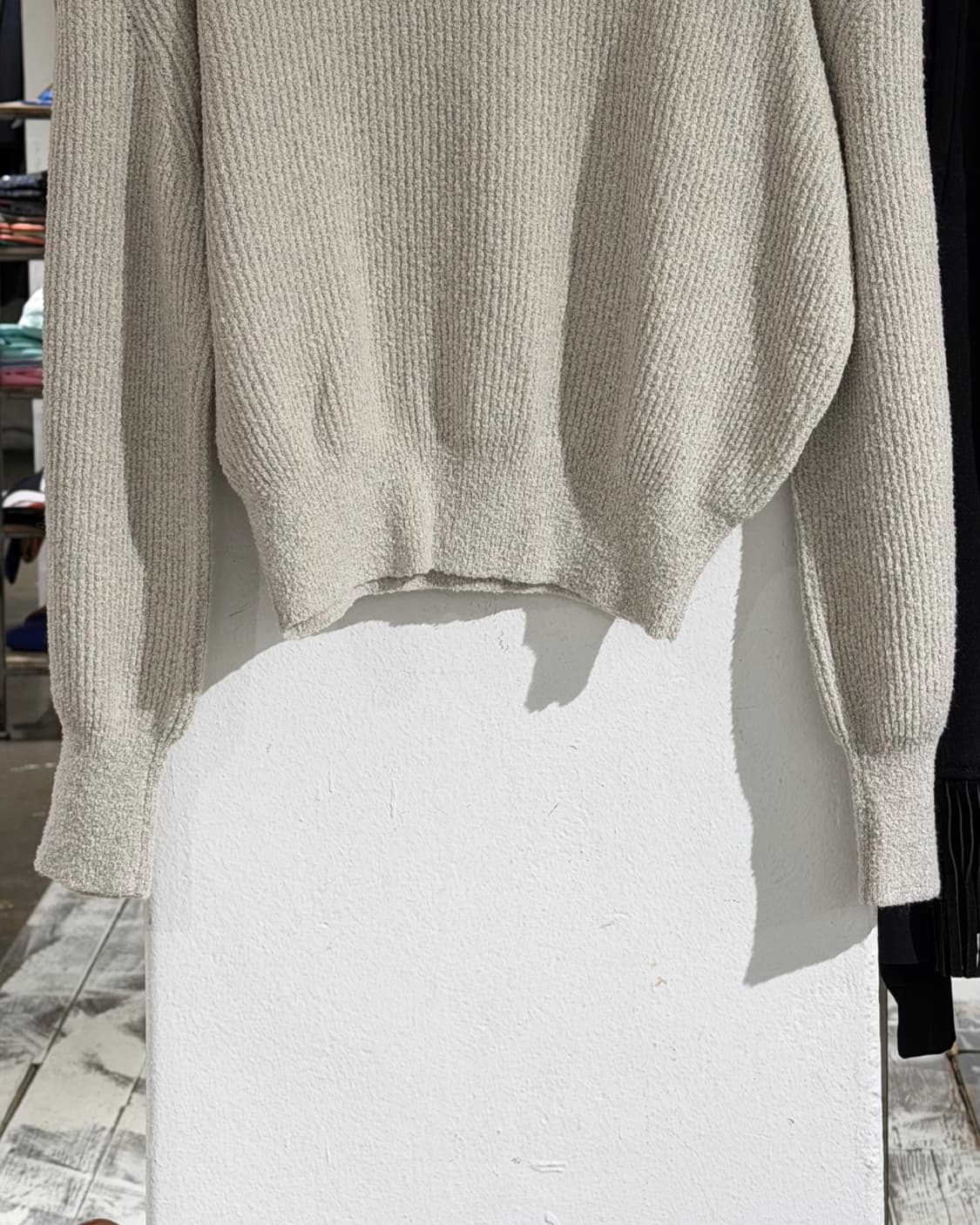 랑방 라이트 그레이 라운드넥 롱슬리브 니트 탑 상품이미지5