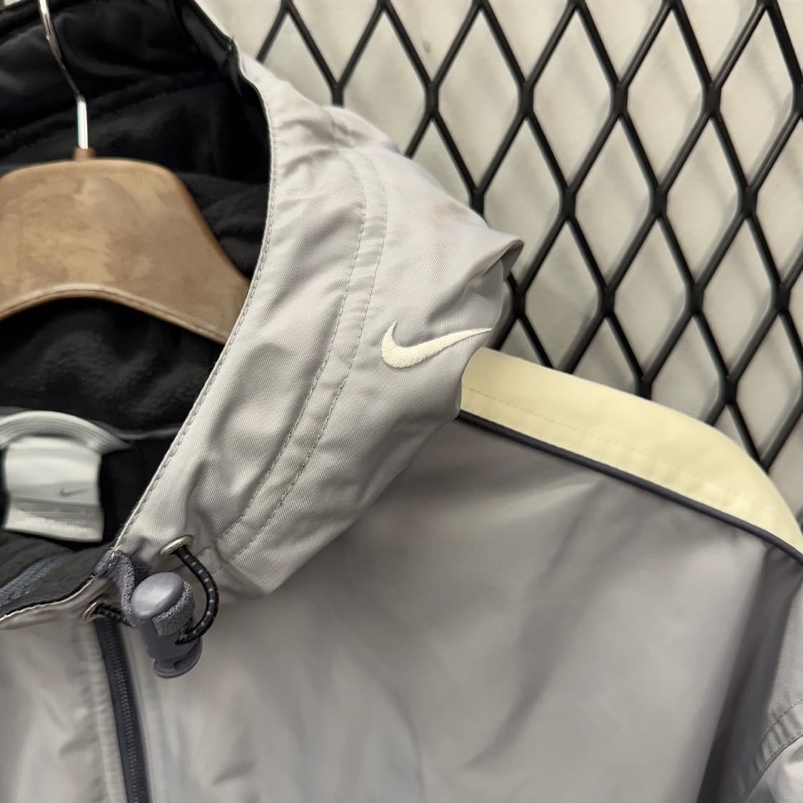 00s 나이키 올드스쿨 나일론 후드 자켓 기모 안감 스우시 디테일 그레이 상품이미지7