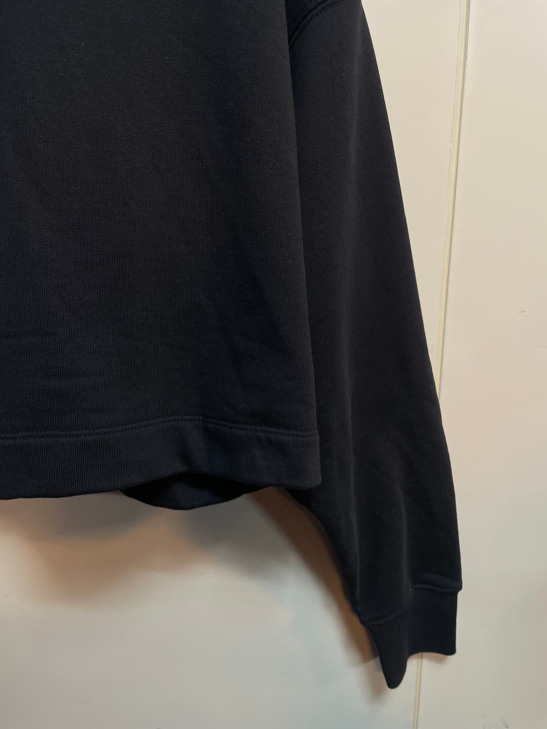 아디다스 블랙로고 크롭후드티 상품이미지4