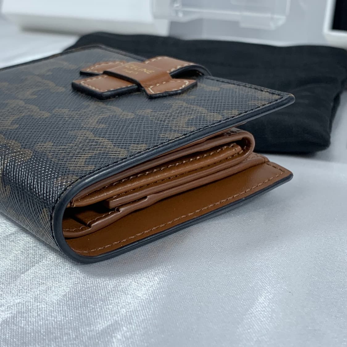 (SS급정품)셀린느 트리옹프 캔버스 스트랩 반지갑 중지갑 월렛 상품이미지4