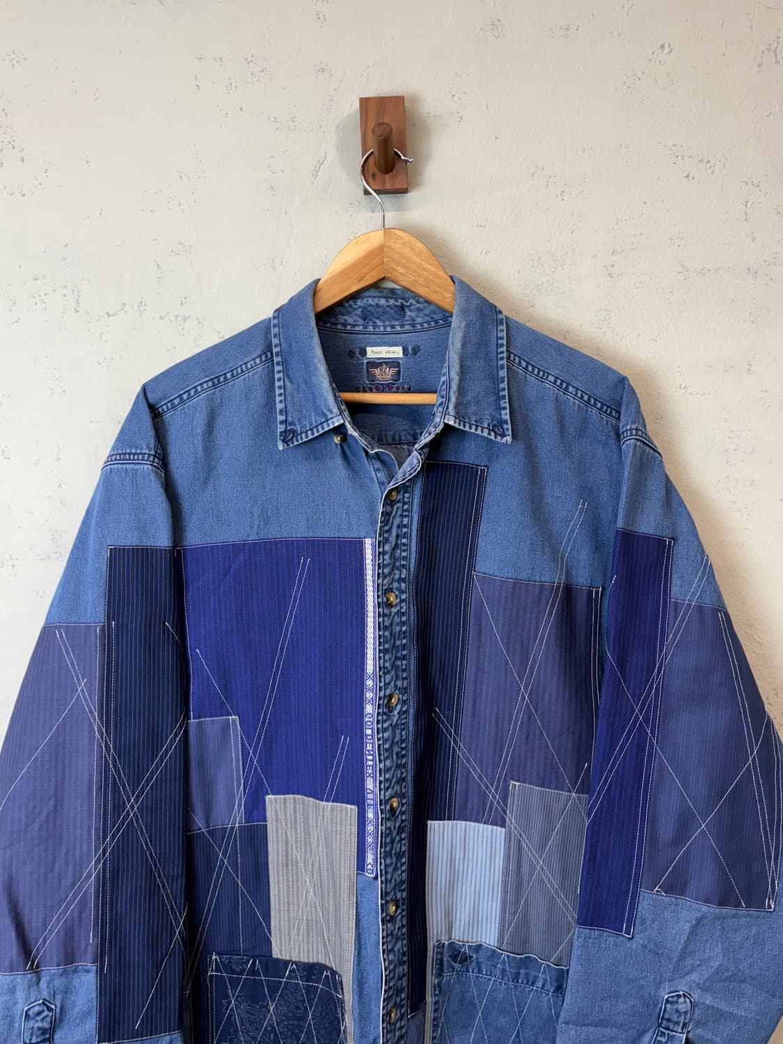 이스트오캄 핸드 리메이크 데님 패치워크 랜드필 셔츠 상품이미지2