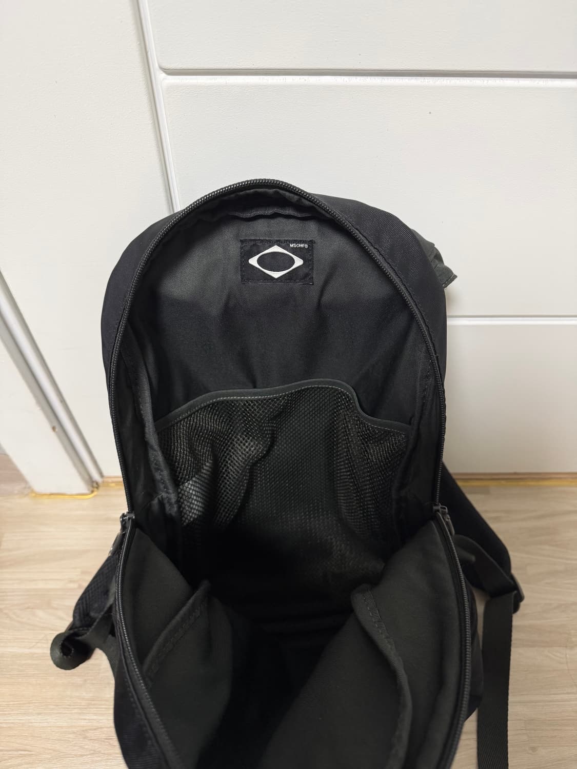 미스치프 버클 플랩 백팩 블랙 상품이미지3