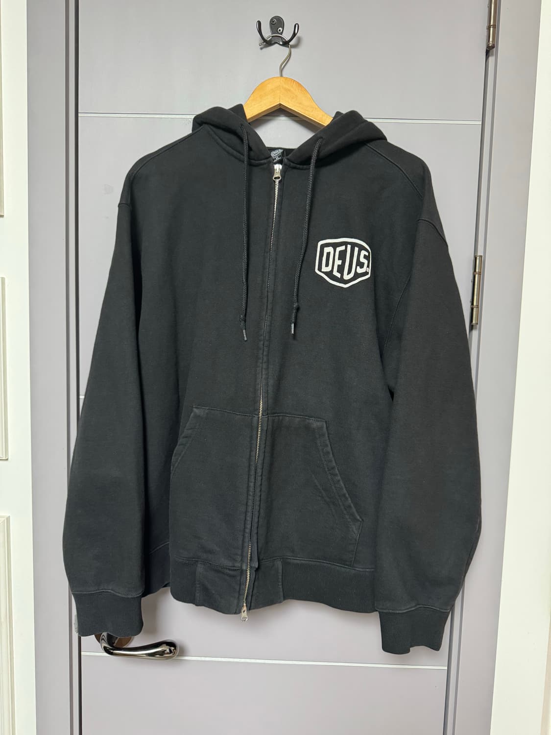 데우스 엑스 마키나 서울 후드 집업 블랙  상품이미지3