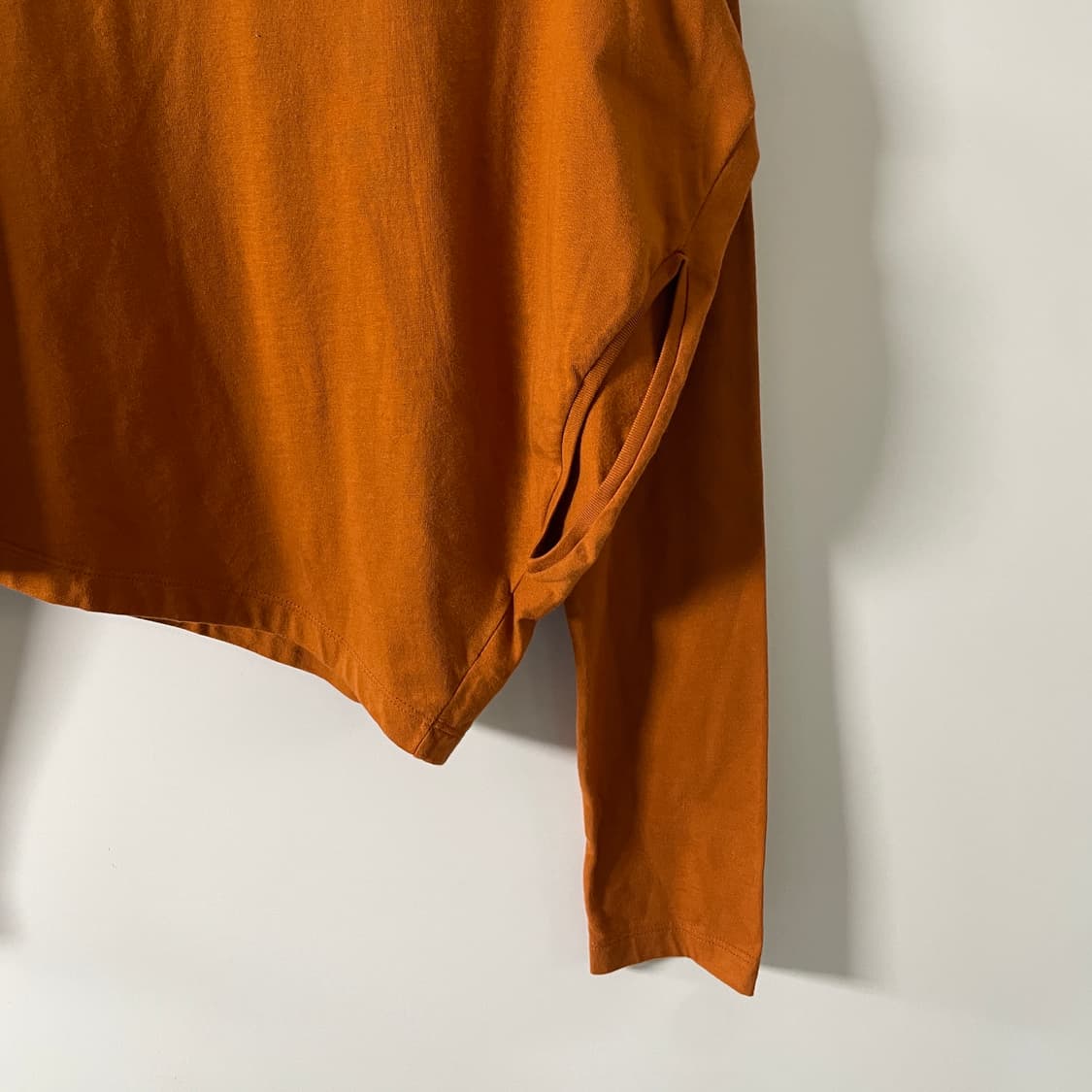 마르지엘라 MM6 비대칭 트임 롱슬리브 긴팔티 (on.734)   상품이미지3