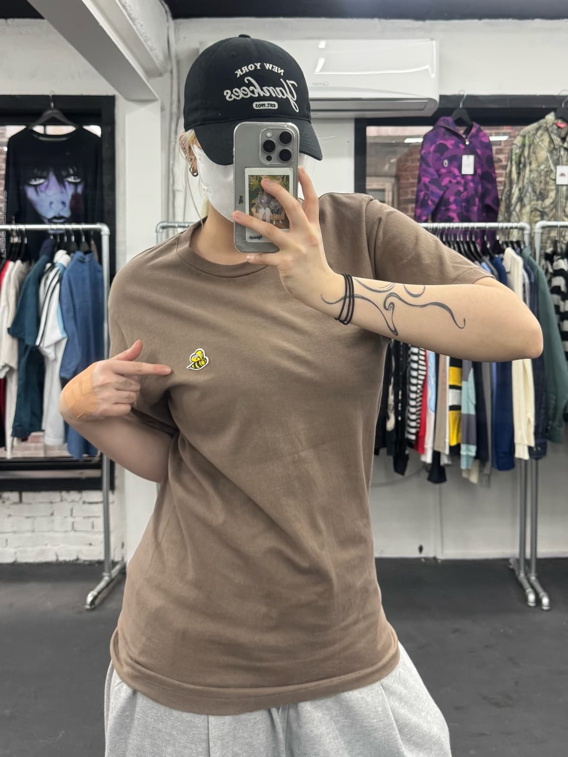 베이프 비 원포인트 브라운 티셔츠 상품이미지3