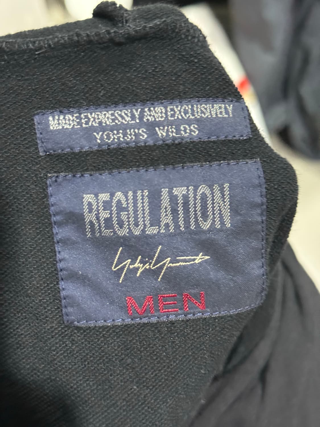 요지 야마모토 레귤레이션 단추 디테일 투웨이 롱 후드 집업 자켓 상품이미지4