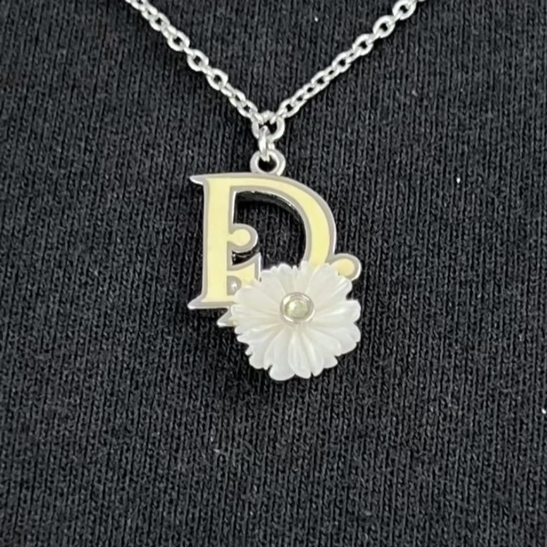 디올 오블리크 데이지 목걸이 상품이미지1