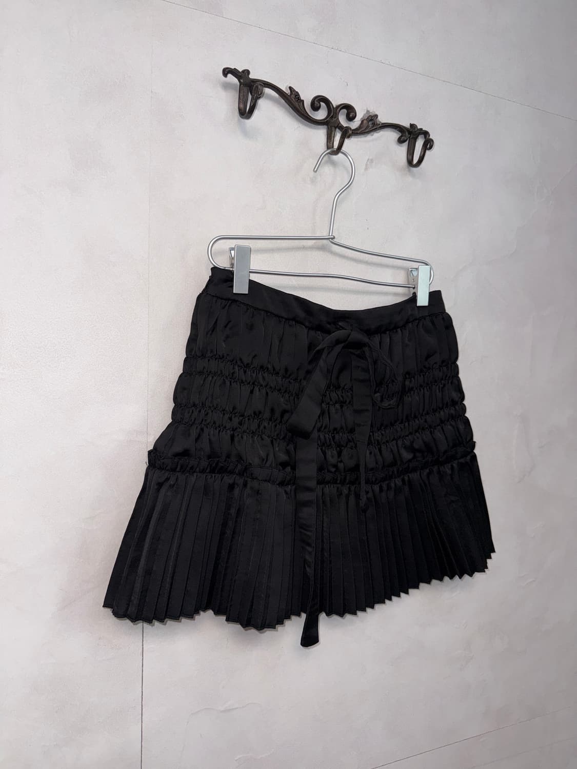 Black satin shirring pleats mini skirt 상품이미지2
