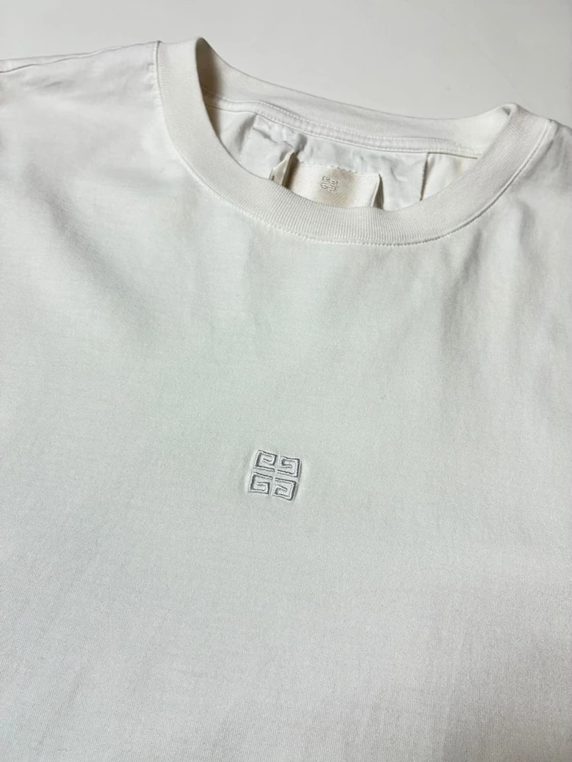 지방시 4G 자수 로고 코튼 슬림핏 반팔 티셔츠 PN9095 상품이미지3