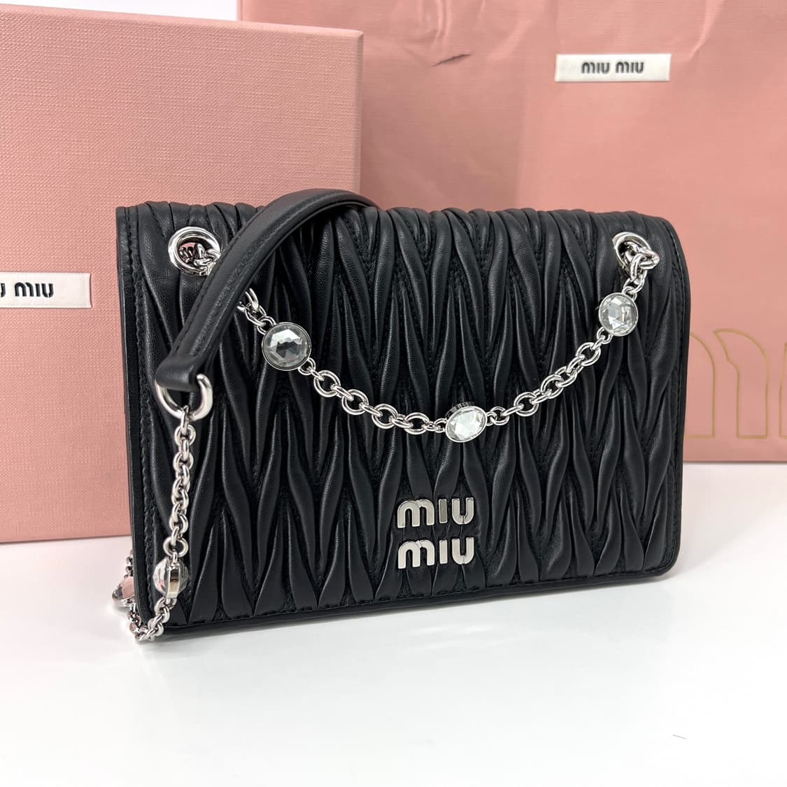 미우미우 마테라쎄 나파 레더 체인 숄더백 블랙 (5BP065) 상품이미지3