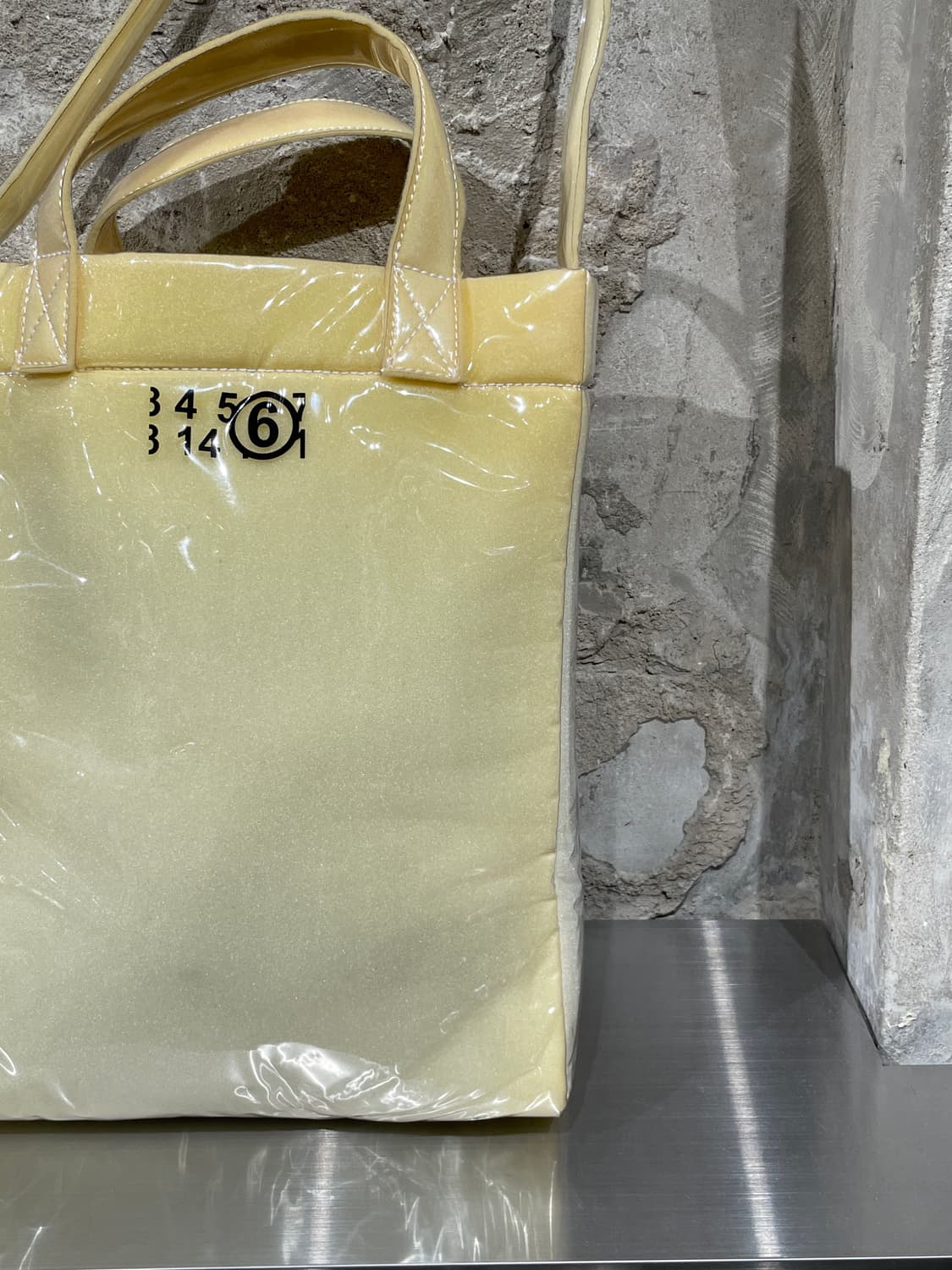 mm6 메종 마르지엘라 옐로우 pvc 토트 숄더백 상품이미지4