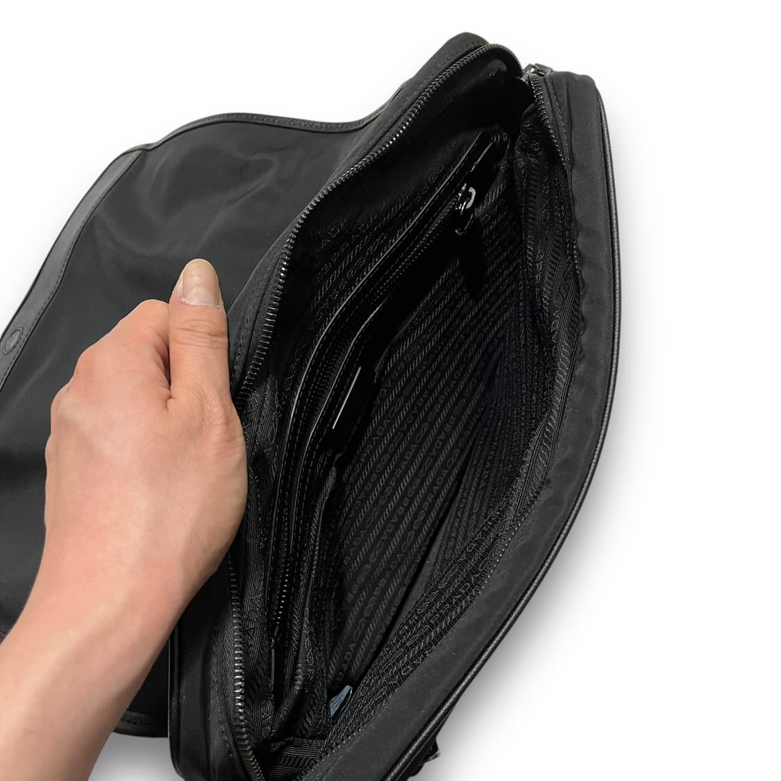 PRADA Re-NyIon Dark Classic Crossbag 상품이미지4