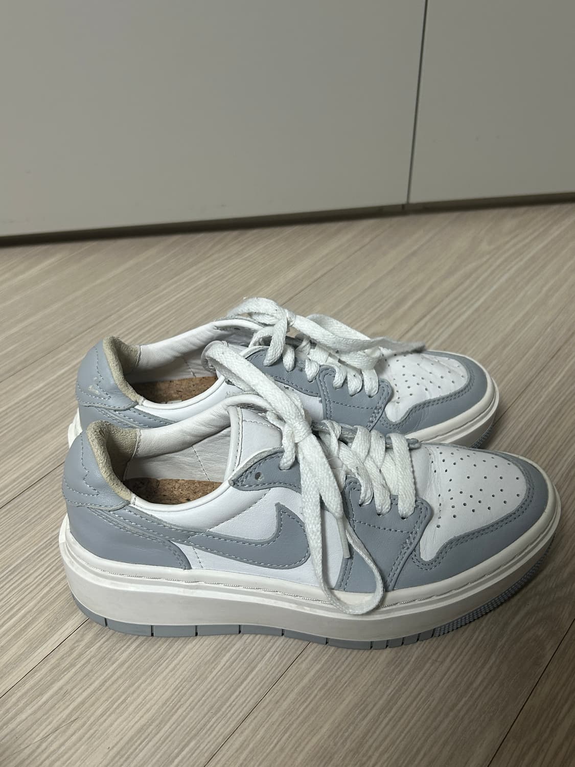 조던 1 엘리베이트 로우 화이트 앤 울프 그레이 W220 상품이미지3