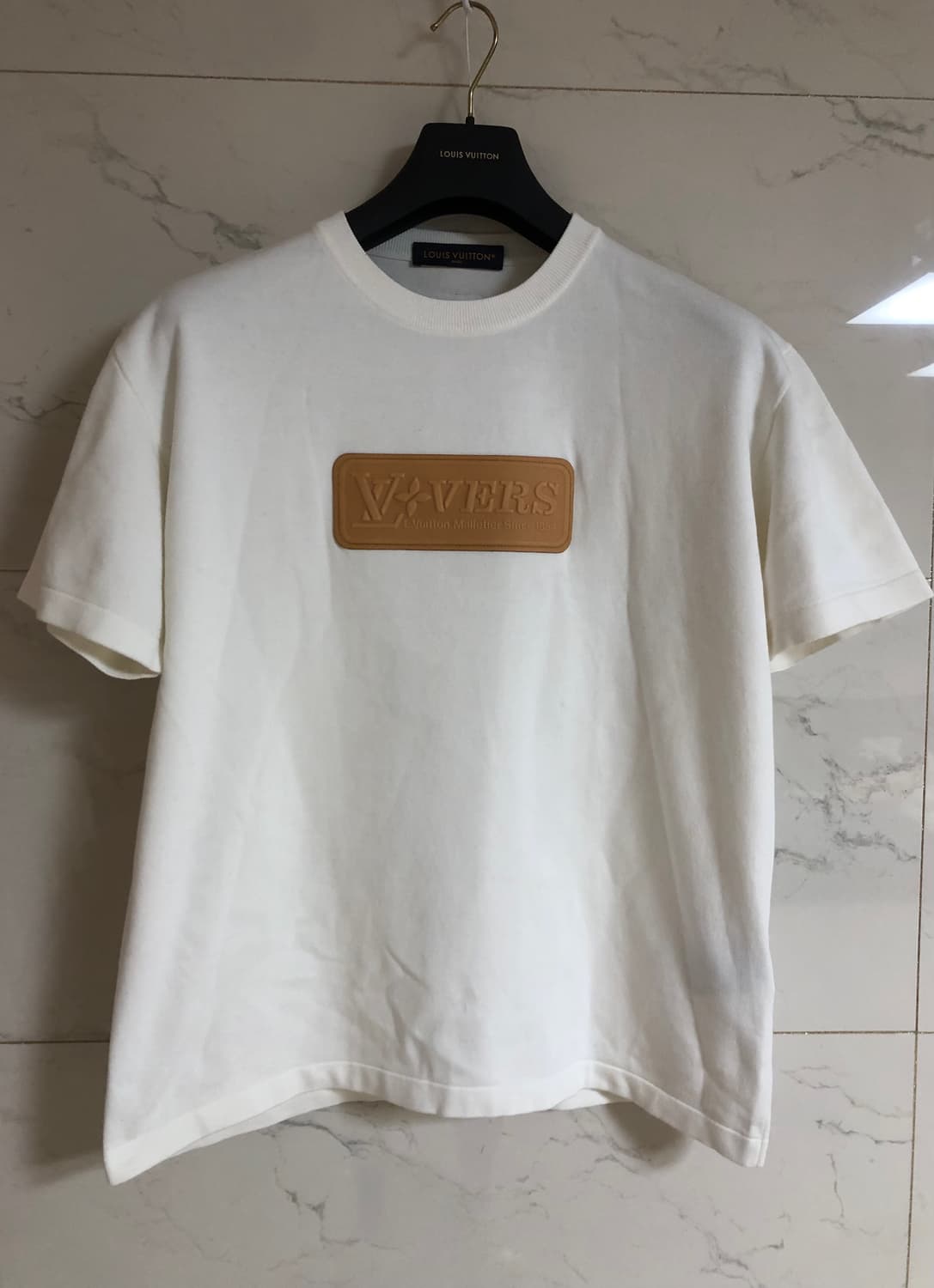 루이비통 vvn 레더 패치 로고 반팔 티셔츠 상품이미지1