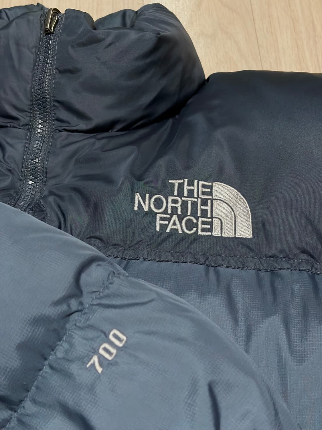 [L] 노스페이스 1996 레트로 눕시 700 해외판 애쉬 블루 숏패딩 상품이미지4