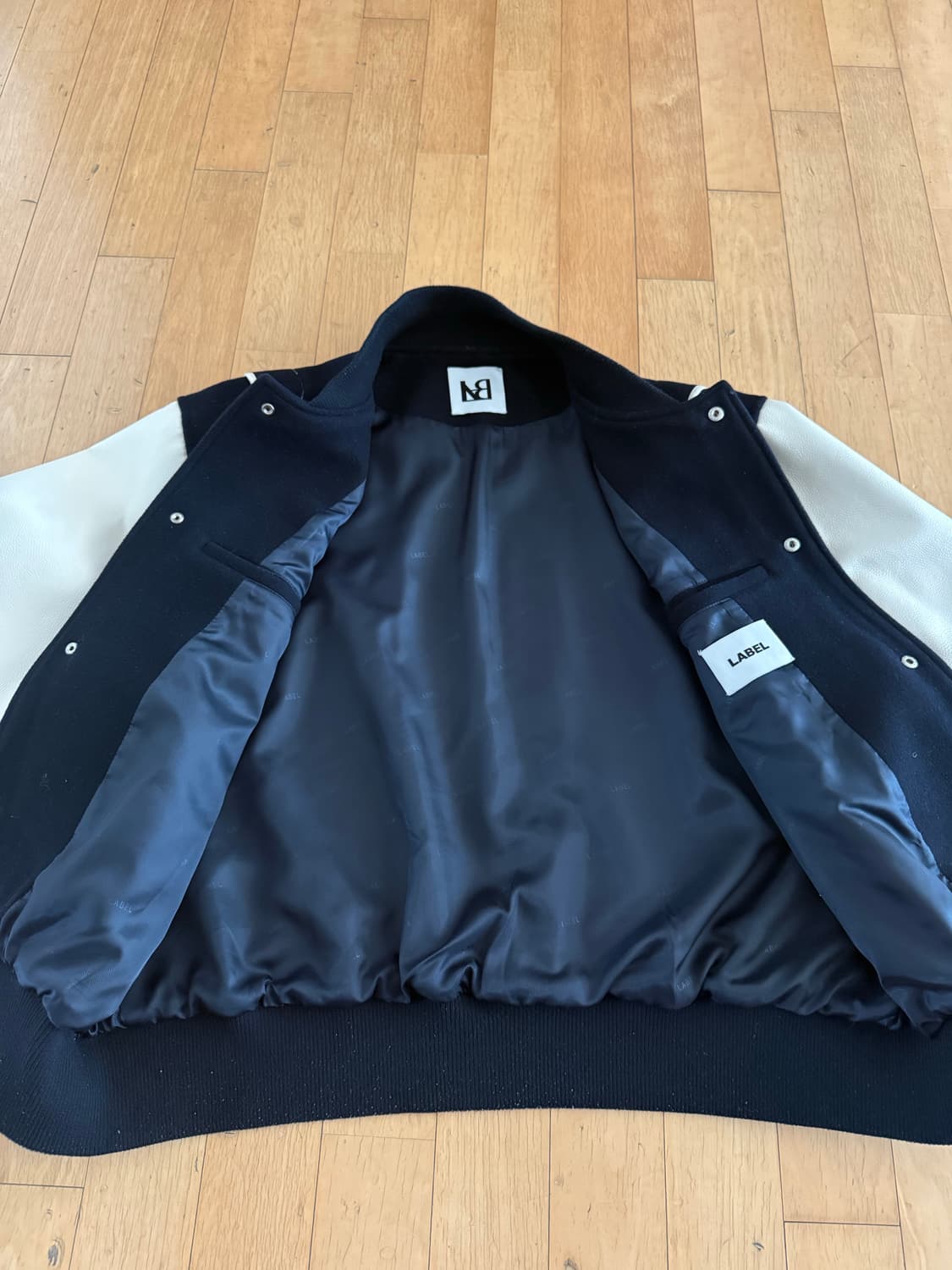 라벨 아카이브 바시티자켓 상품이미지3