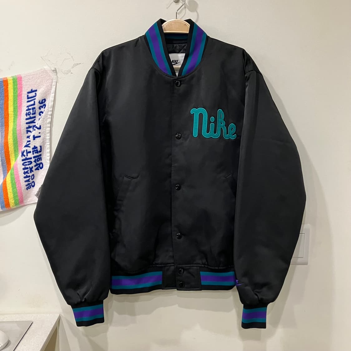 316 나이키 덕아웃 루즈 누빔 사틴 바시티 스타디움 자켓 상품이미지1