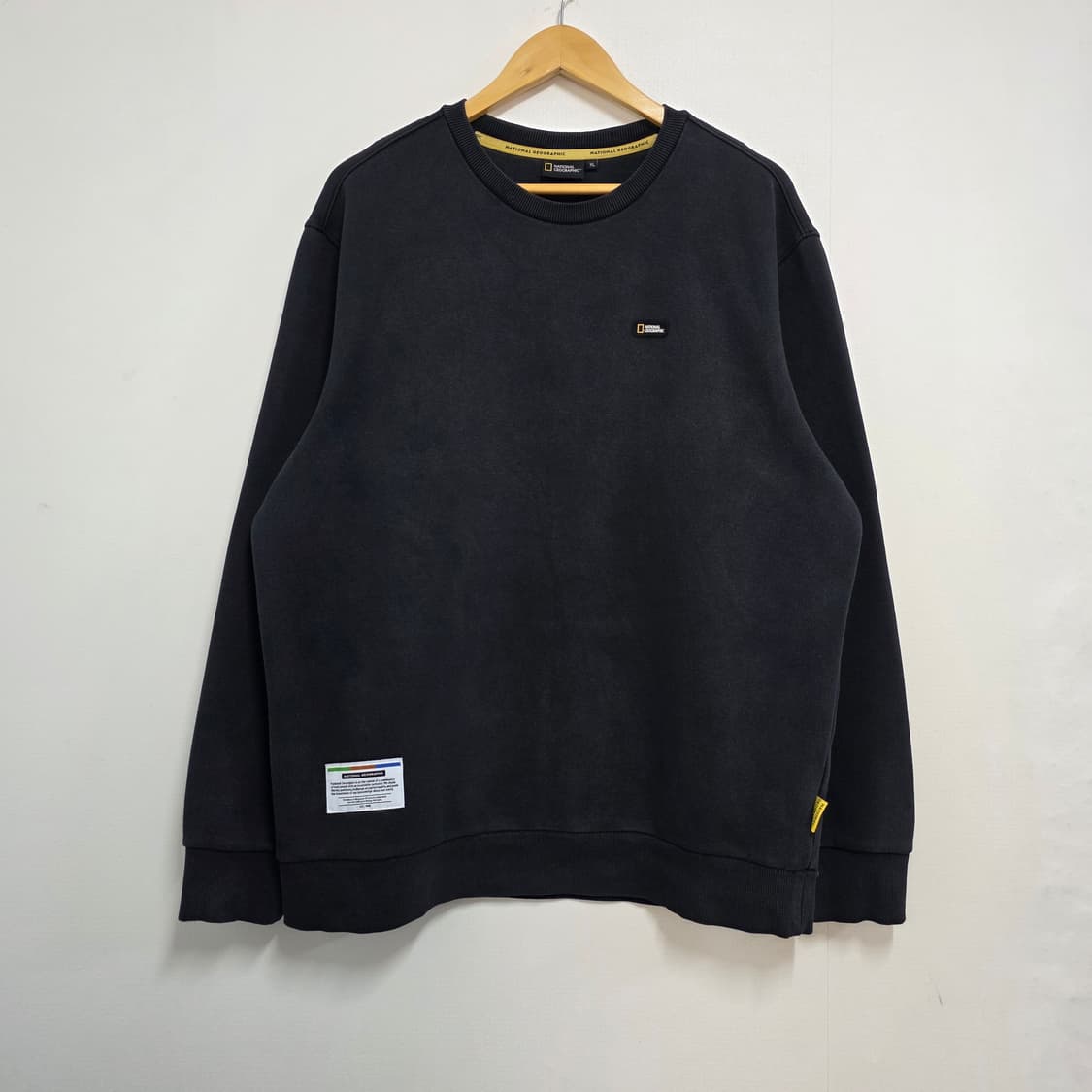 XL 105 내셔널지오그래픽 맨투맨 블랙 상품이미지1