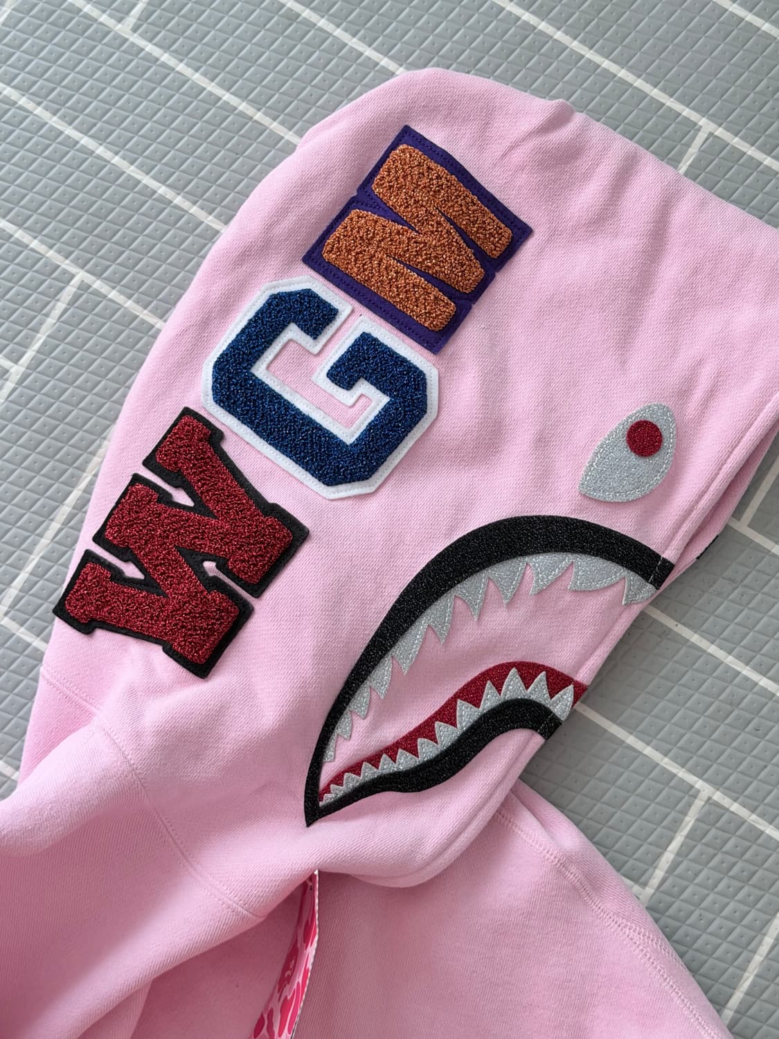 BAPE [미착용/도쿄한정] 베이프 핑크 샤크 후드티 희귀라인 급처 상품이미지2