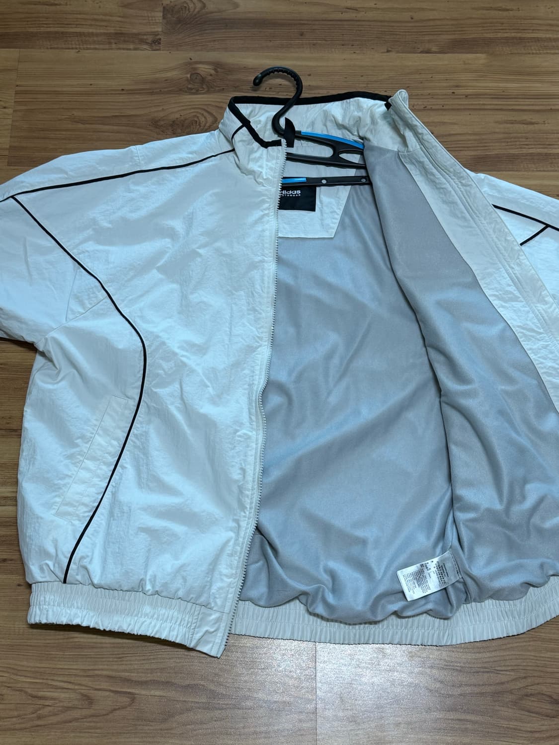 아디다스 화이트 쓰리스트라이프 바람막이 상품이미지3