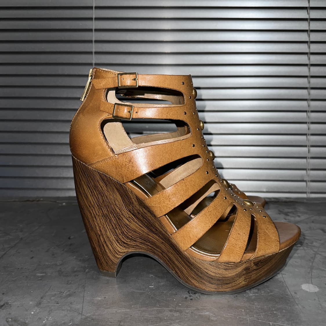 00s 데드스톡 가죽 앤 브라스 웨지 샌들 풀박스 상품이미지7