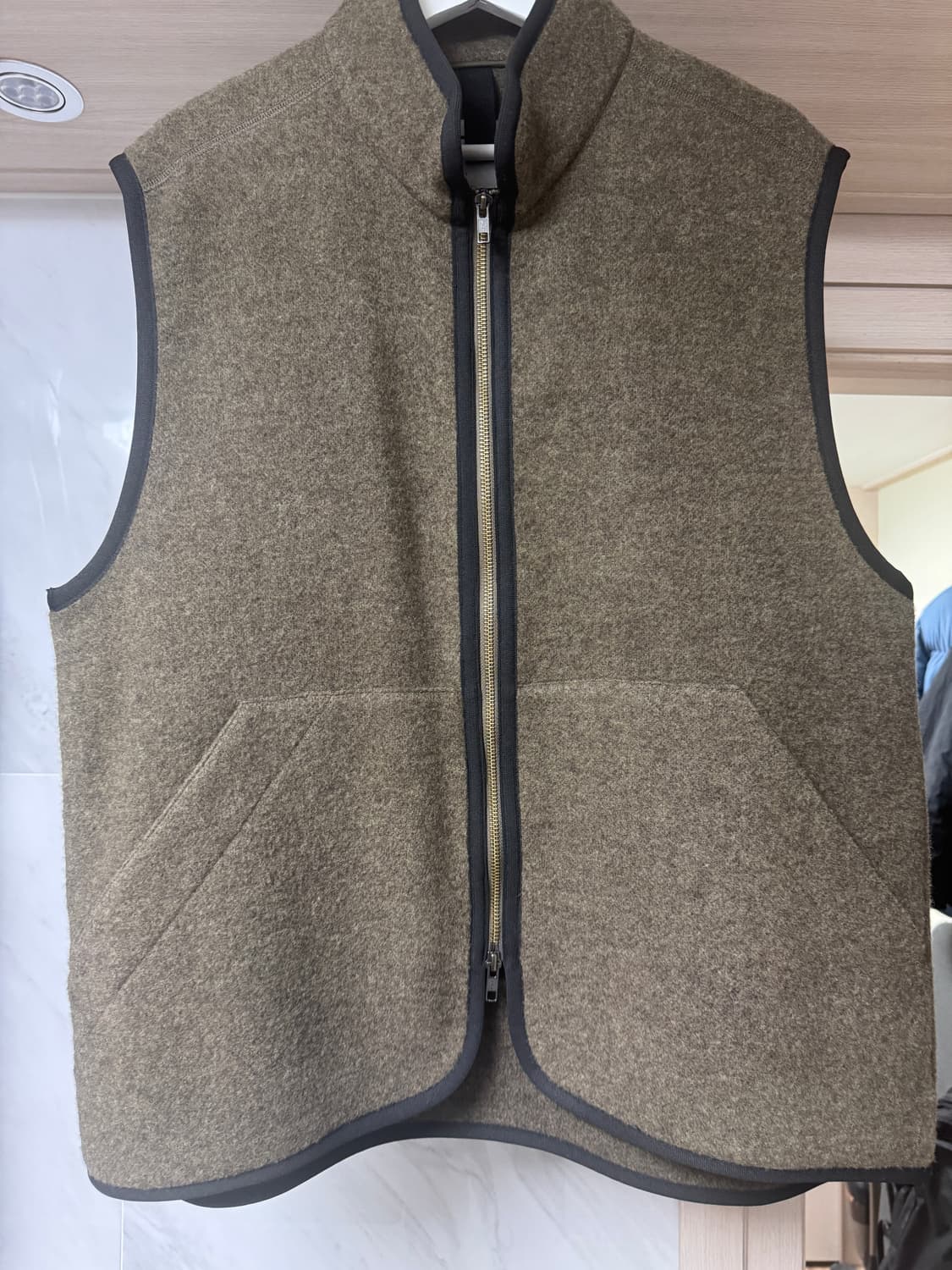 MHL 울 플리스 베스트 L사이즈 판매 상품이미지1