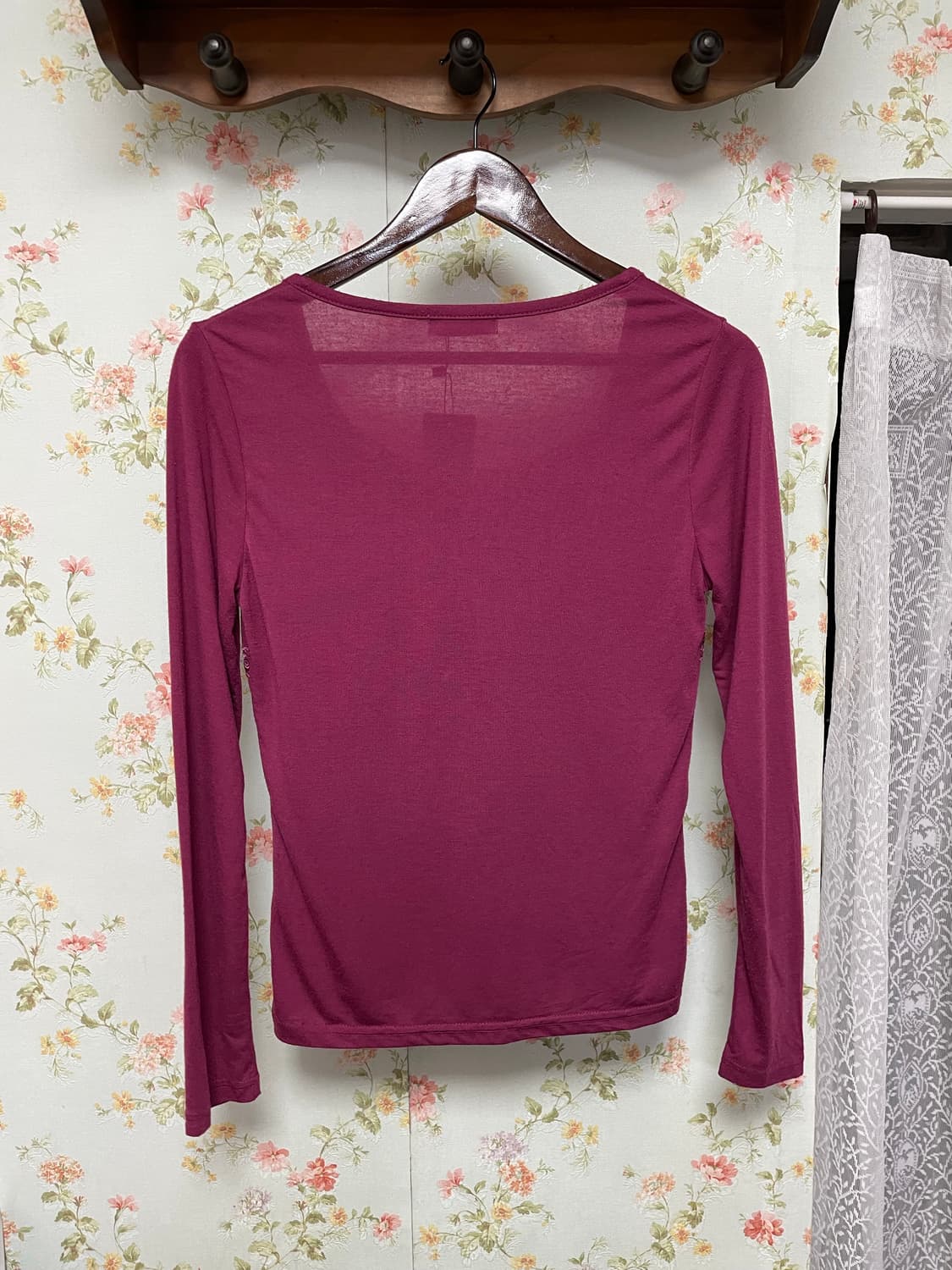 레이스 핀턱 헨리넥 티셔츠 상품이미지2