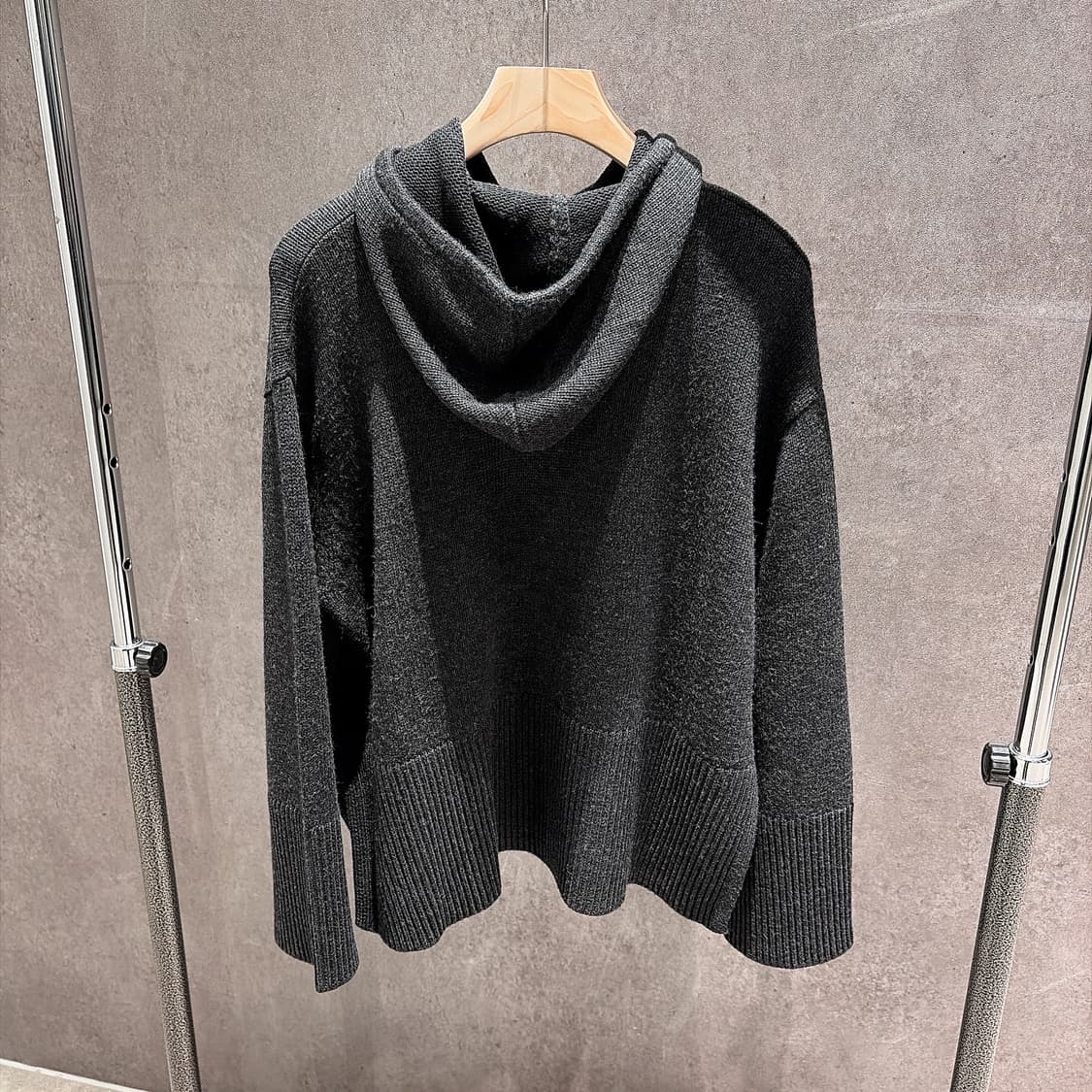 (정품/새상품) 토템 여성 차콜 시그니처 후드 니트 상품이미지3