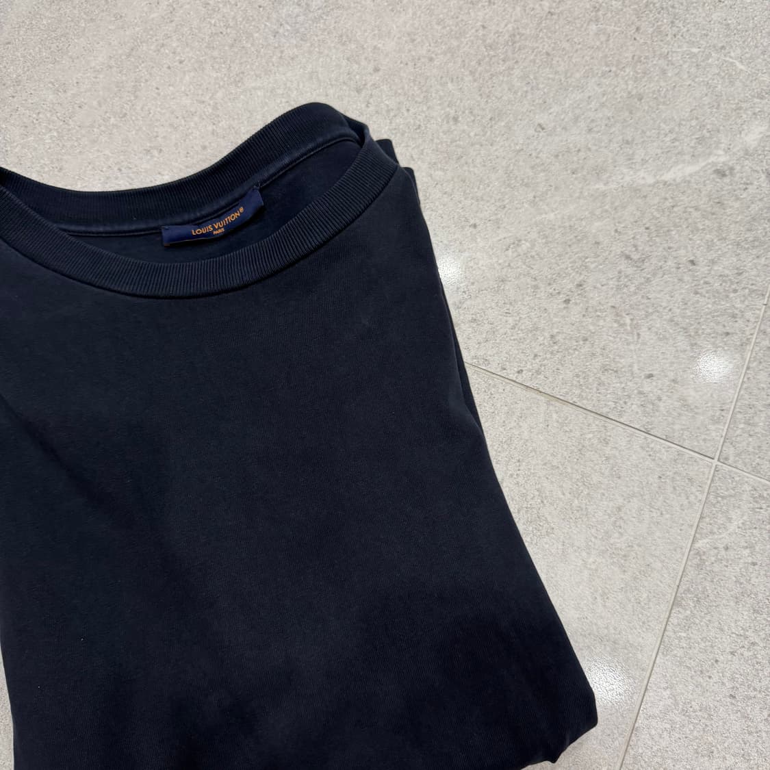 루이비통 스테이플 에디션 티셔츠 네이비 L 상품이미지3