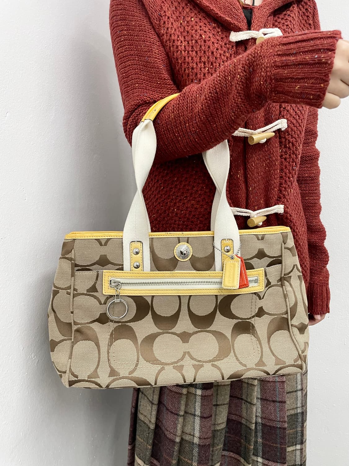 코치 자카드 시그니처 숄더백  상품이미지4