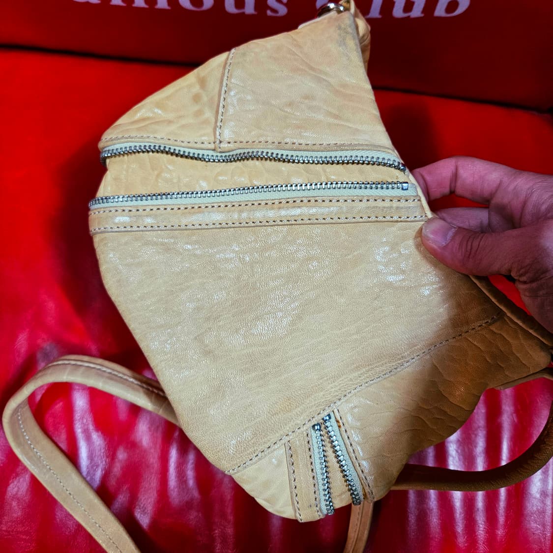 마크 바이 마크제이콥스 빈티지 옐로우 지퍼 워싱 미니백 상품이미지3