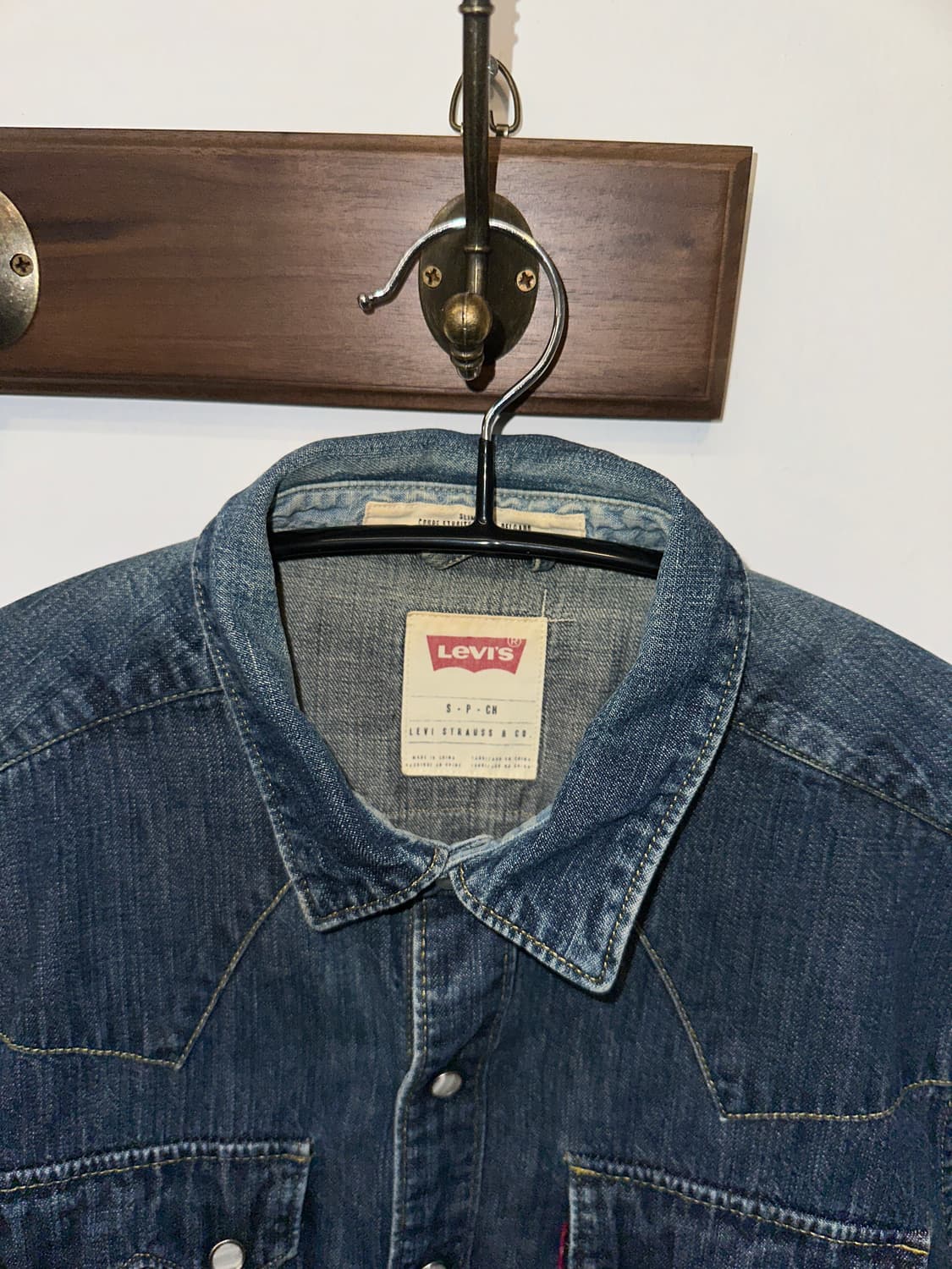 리바이스 슬림핏 웨스턴 데님셔츠 s 상품이미지3