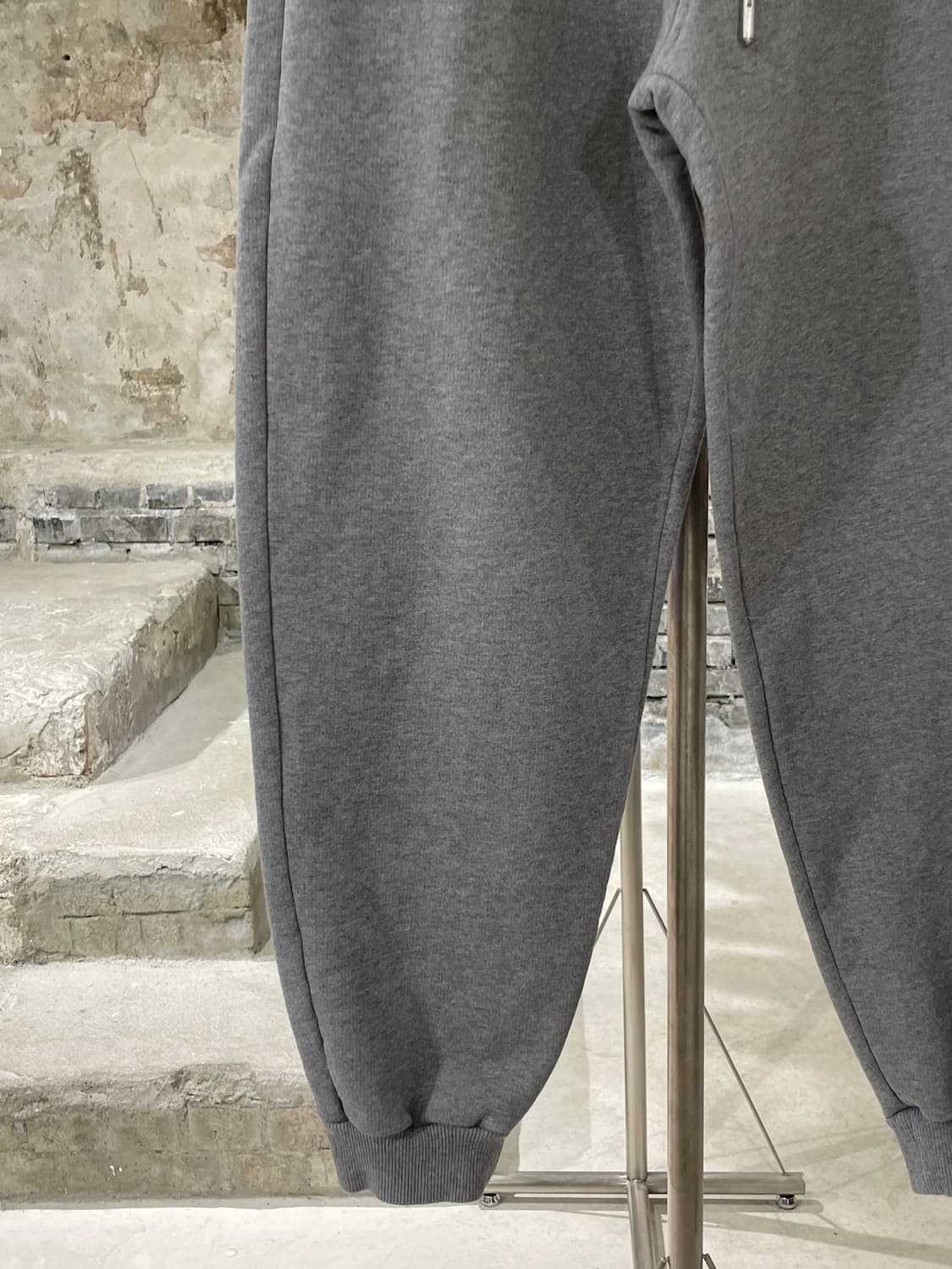 아미 그레이 하트 로고 스웻 조거 팬츠 상품이미지4