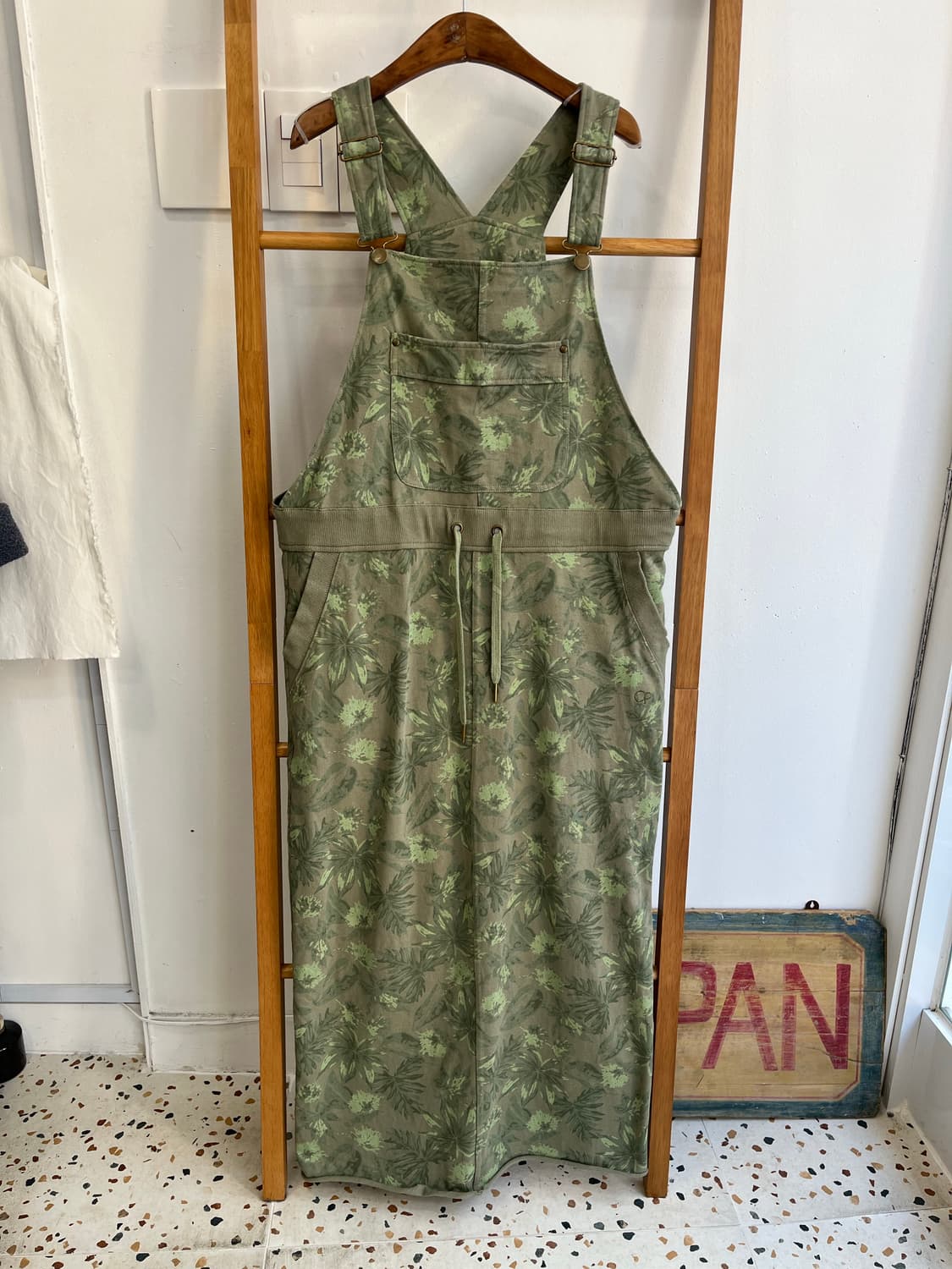 오션퍼시픽 카키색 플라워 패턴 멜빵 치마 상품이미지3