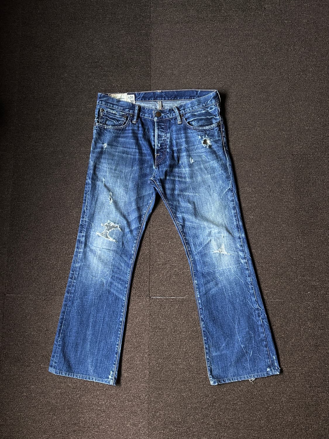 Abercrombie & Fitch 디스트레스 워시드 플레어 진 상품이미지7