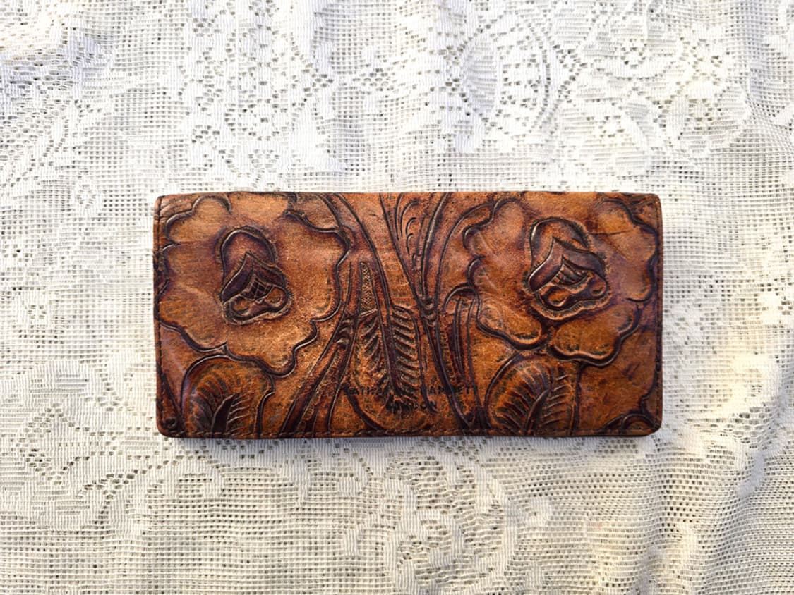 캐서린 햄넷 장미 가죽 지갑 상품이미지1