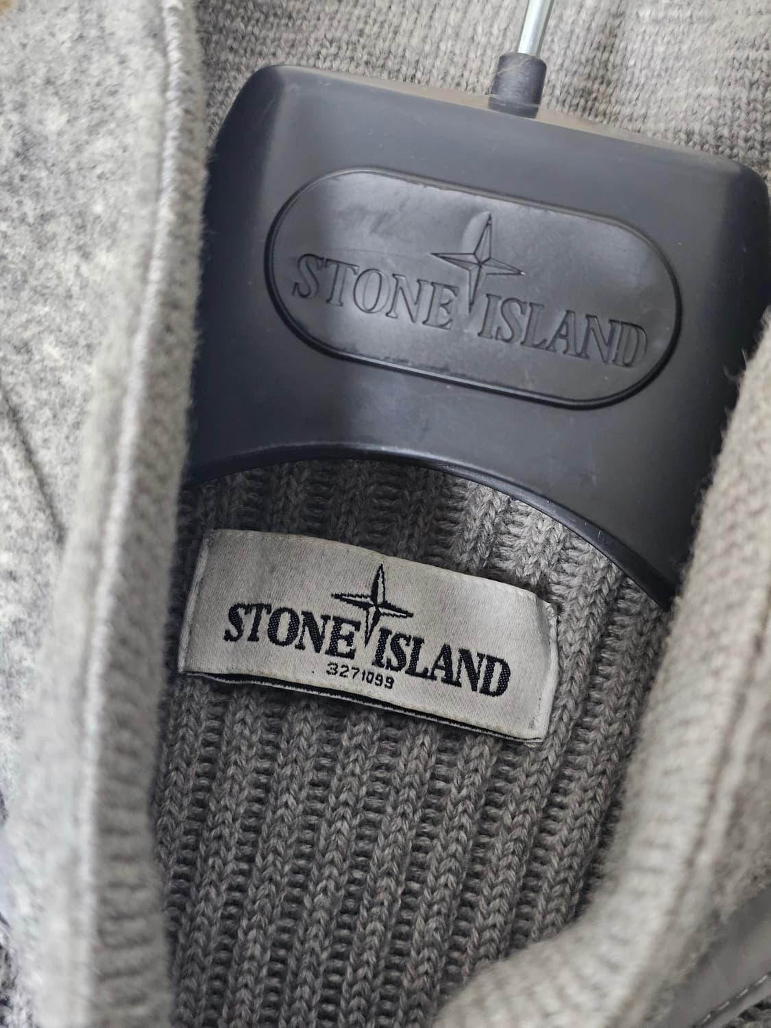 스톤아일랜드 골지 버튼 넥집업 니트 상품이미지4