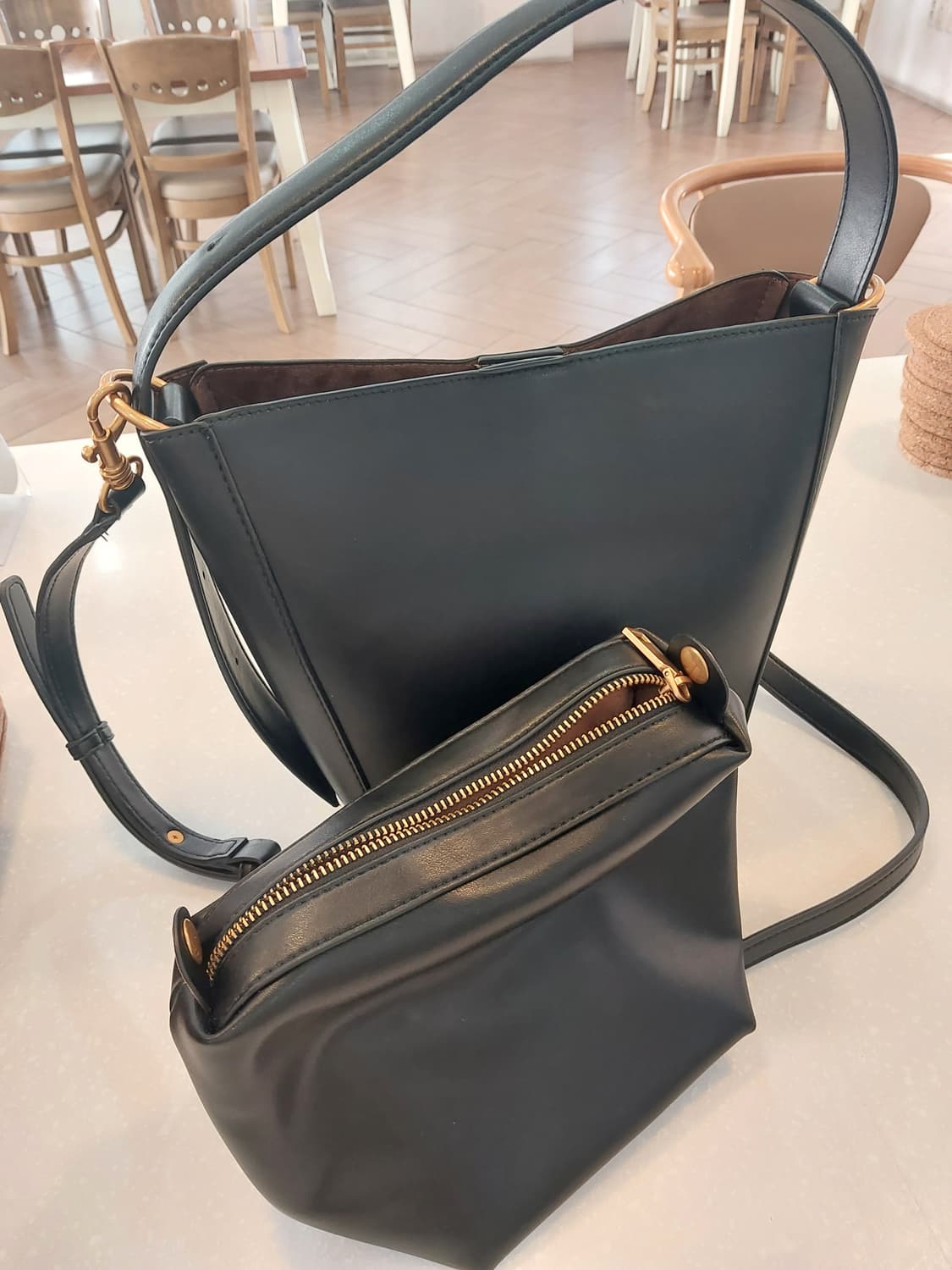 자라 ZARA  버킷백 블랙 + 파우치 세트 상품이미지1