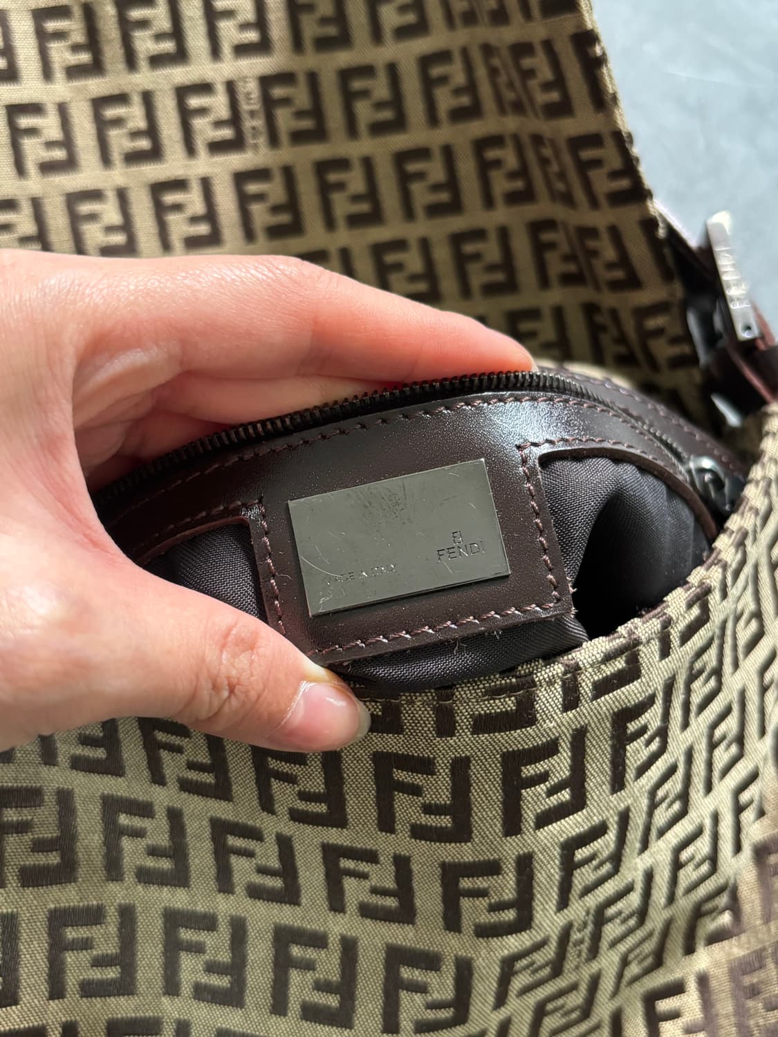 Fendi 펜디 FF 주카 패턴 숄더백 상품이미지8