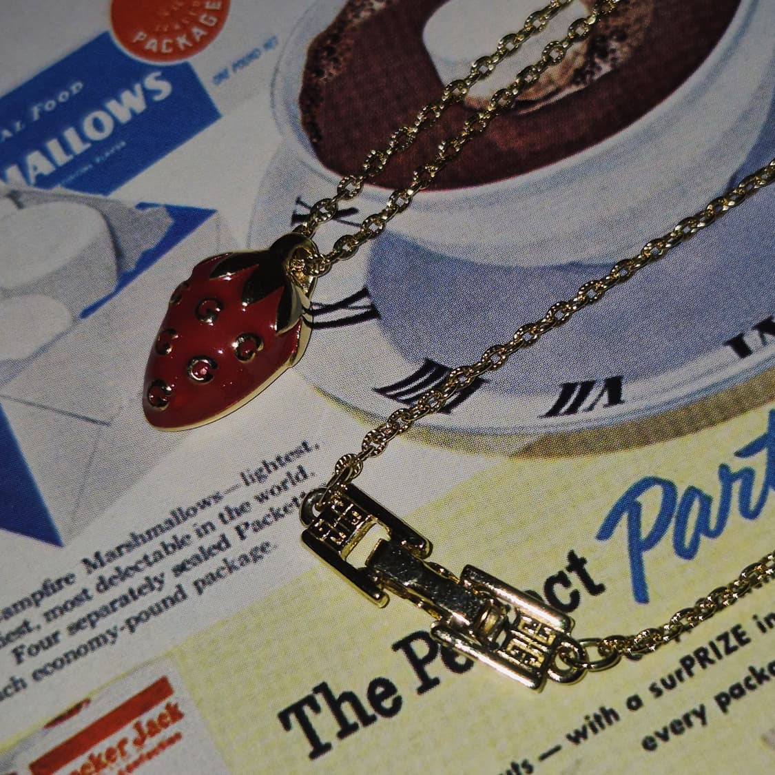 80s 지방시 레어 딸기 로고 비쥬 목걸이 상품이미지8