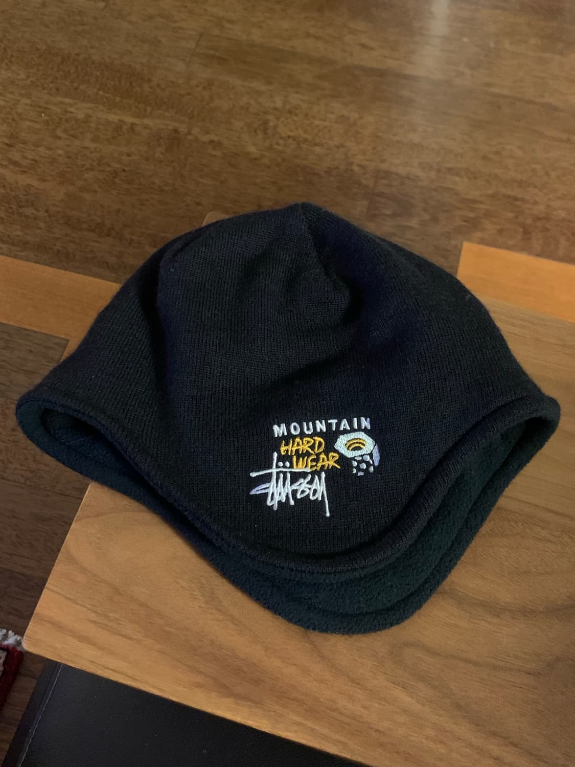 스투시 마운틴하드웨어 이어플랩 비니 상품이미지1