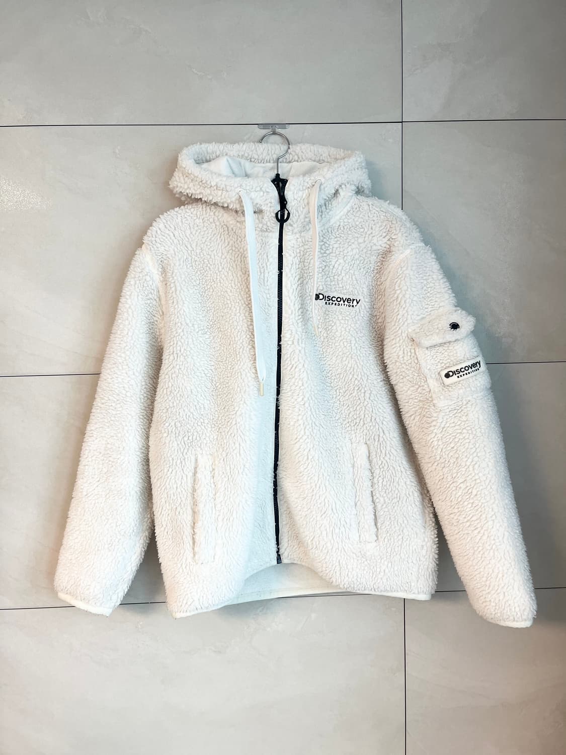 디스커버리 흰색 뽀글이 후리스 [95] 상품이미지1