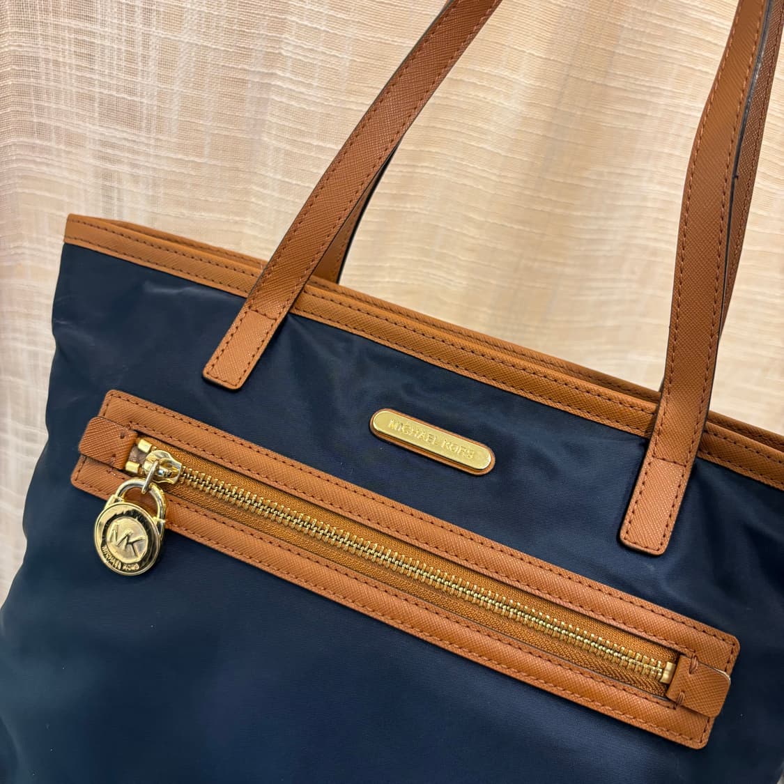 정품 마이클코어스 나일론 숄더백     상품이미지3